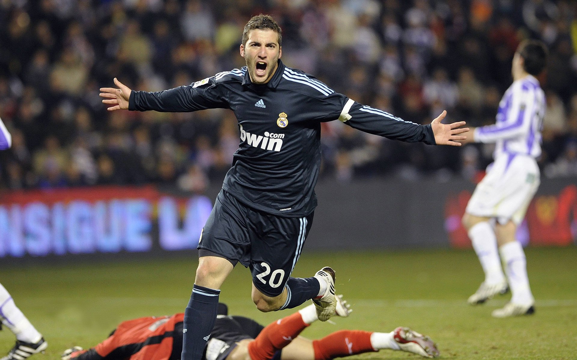 点球大战惊心动魄，豪门对决终见分晓|BSPORTS