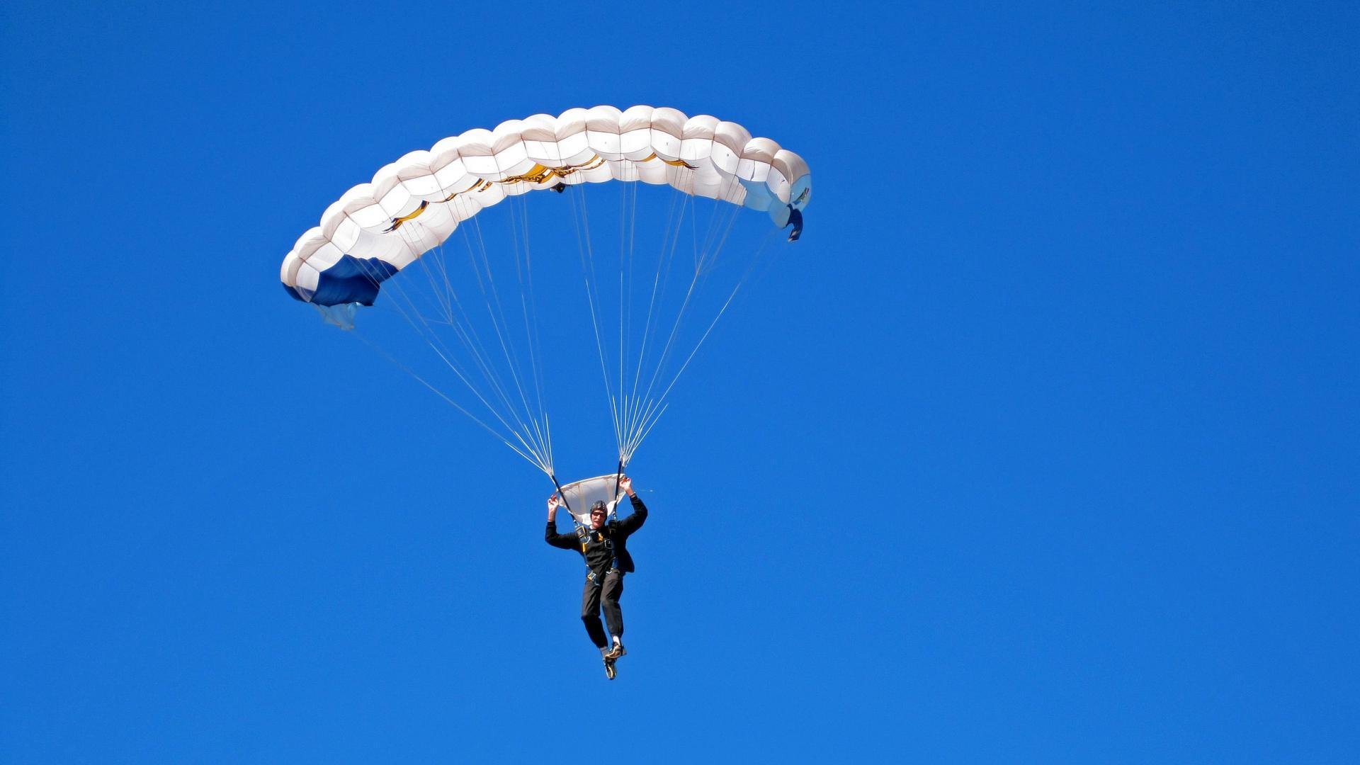 机器人竞赛掀起体育科技新浪潮，全球战队角逐智能巅峰